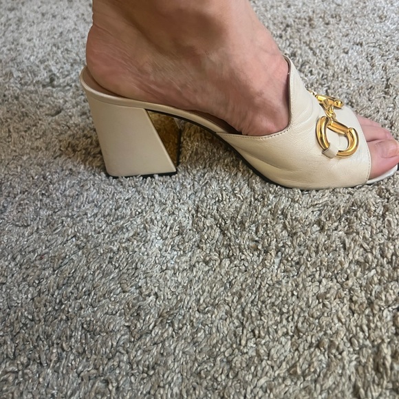 Classic buckle Gucci heels. - Picture 10 of 11